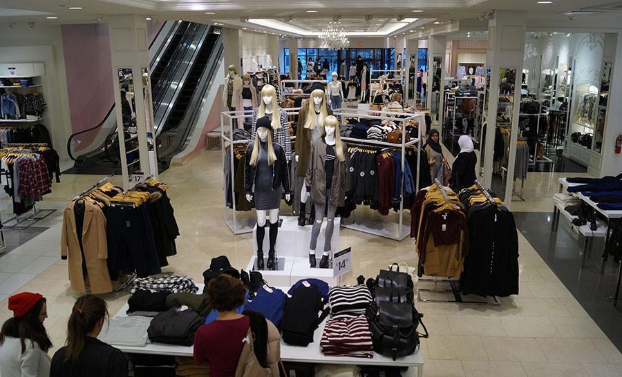 Mannequins at Forever 21 display winter fashions during Black Friday shopping Nov. 27. photo by Violet Cowdin