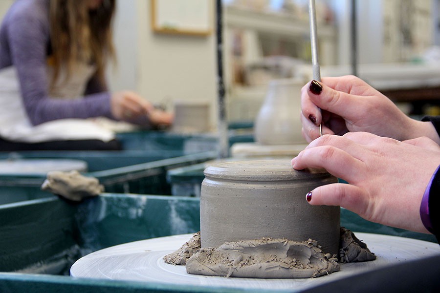 Senior+Jaclyn+Blanck+puts+some+finishing+touches+on+her+ceramics+pot+during+her+Ceramics+1+class+period+Feb.+19.+photo+by+Alex+Davis
