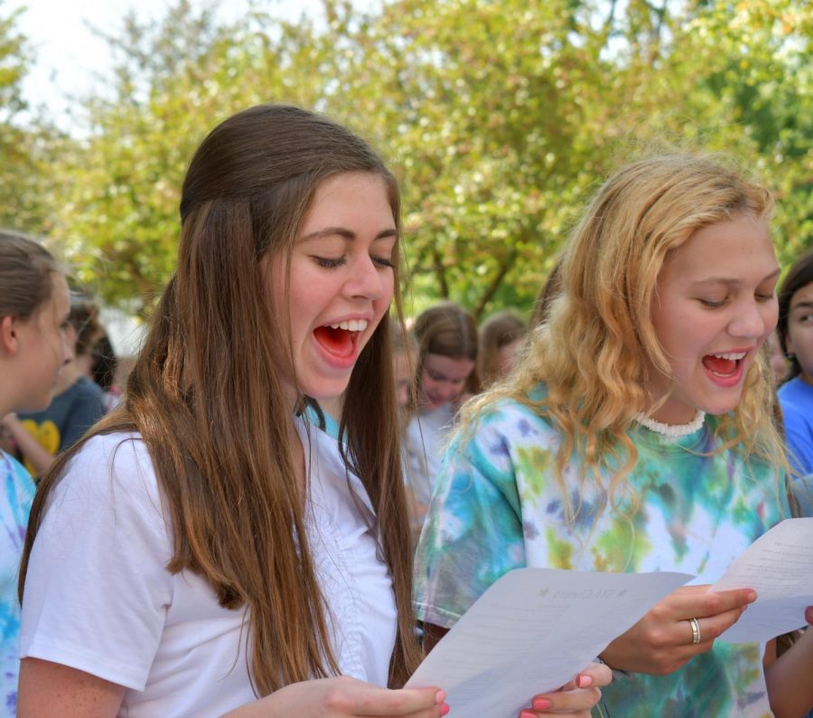 Freshman Emma Mullins practices the cheers during the second day of Frosh Fest Aug. 29. The cheer that she is learning is “Sion Meat.” photo by Sydney Waldron