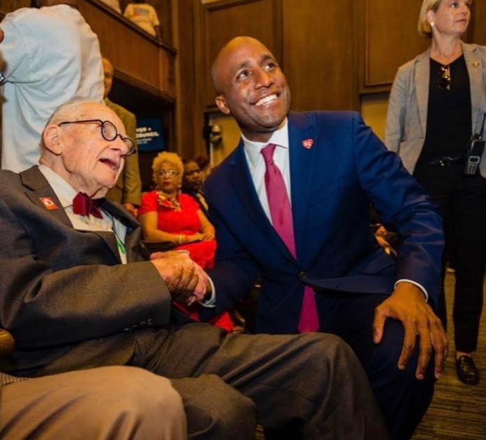 Mayor Quinton Lucas shakes retired Mayor Charles Wheeler’s hand during the inaugural cocktail party Aug. 3. Lucas was celebrating his new beginning as Mayor of Kansas City while spending time  with Wheeler. photo courtesy of Rivas Photography