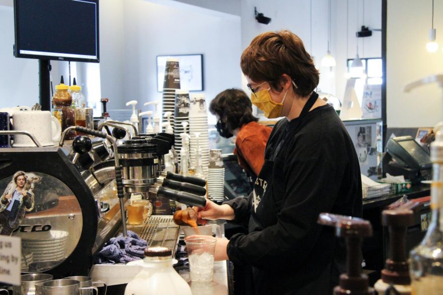 Barista Haley Wilson makes a customers coffee on Sept. 28. Employees  keeping a mask on, making sure to follow the new rules the Roasterie has put in place for COVID-19. Photo by Grace Ashley.