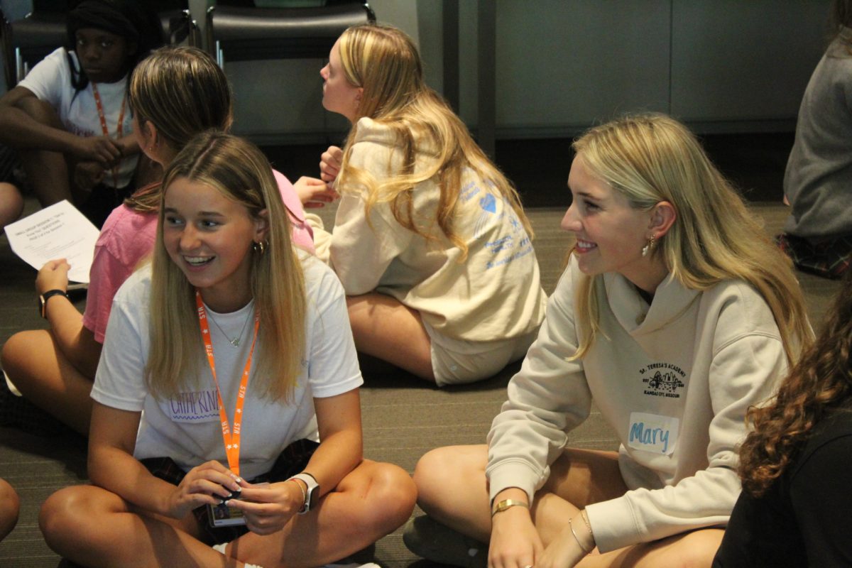 Freshman Catherine Fanning and junior Mary Meyers get to know
each other at the Freshmen Retreat.