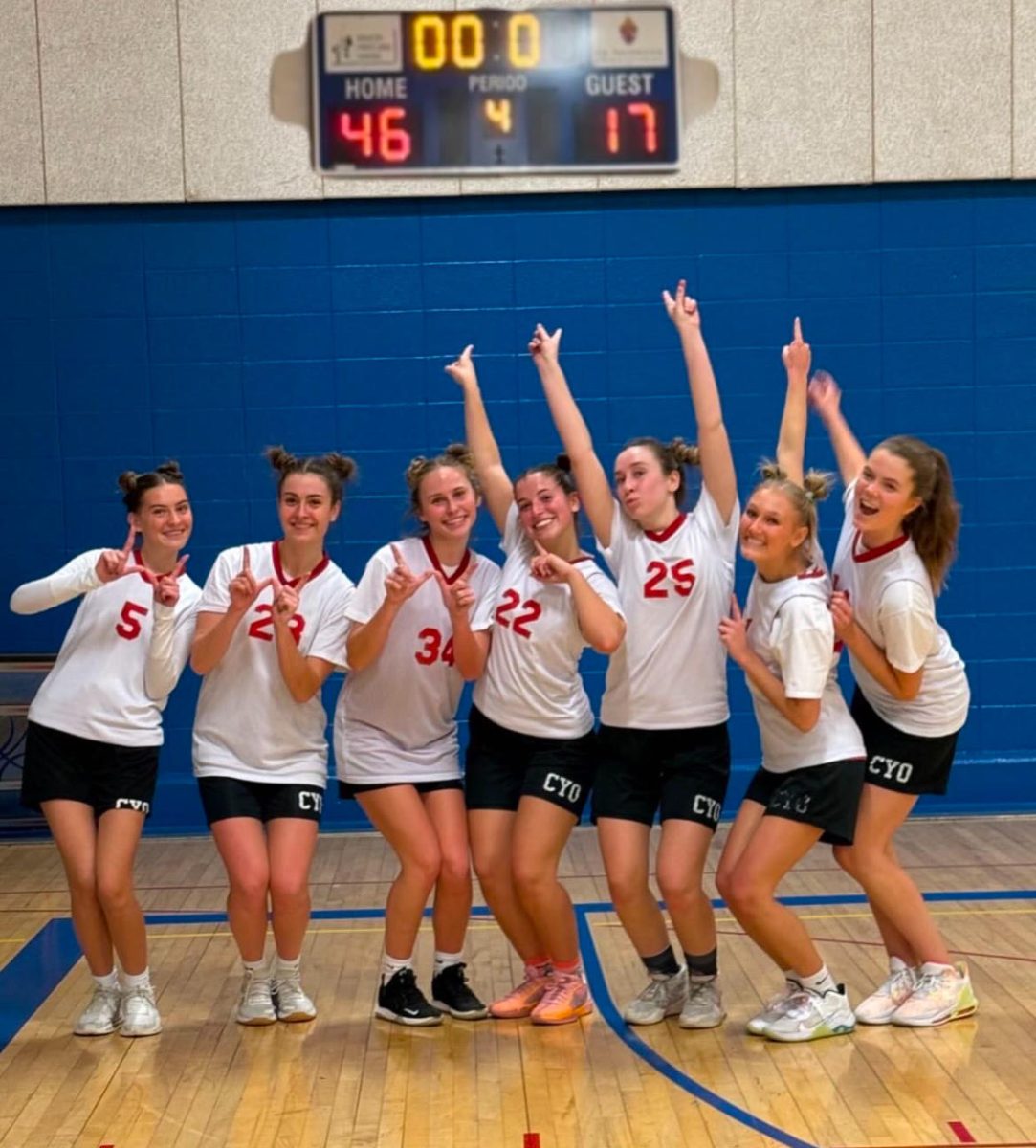 STA Seniors Mara Gary, Aubrey Kenton, Caroline Emerson, Jillian Garr, Nina Forbes, Sidney Brooks and Eva Farmer all pose post-win at their Saturday night game on January 25th at Savior Pastoral Center. Photo Courtesy of Sidney Brooks. 